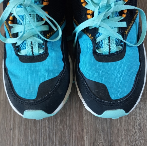 Columbia Shoes - Picture 4 of 11